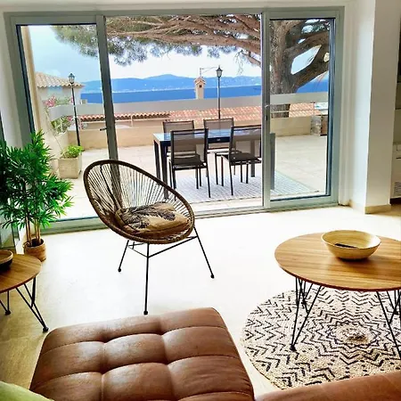 Grand Duplex Climatise Avec Terrasse Face A La Apartament Sainte-Maxime